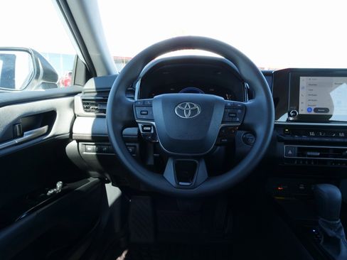 Used 2025 Toyota Camry LE image 21