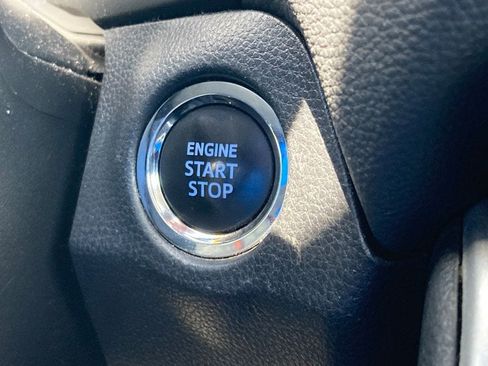 Used 2022 Toyota RAV4 XLE FWD image 18