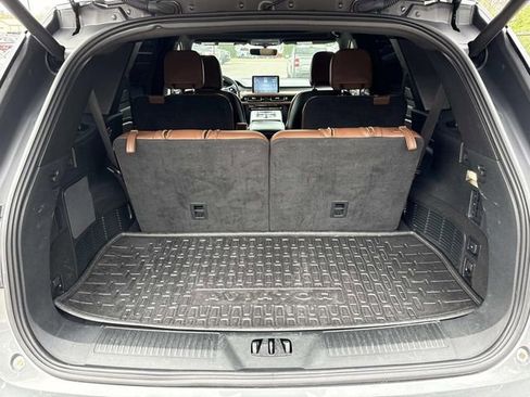 Certified 2023 Lincoln Aviator Reserve AWD/4WD image 12