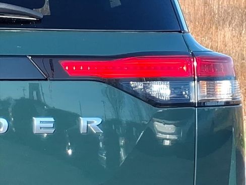 Used 2022 Nissan Pathfinder Platinum w/ Cargo Package image 8