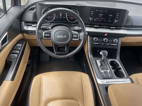 Used 2023 Kia Carnival LX FWD image 13