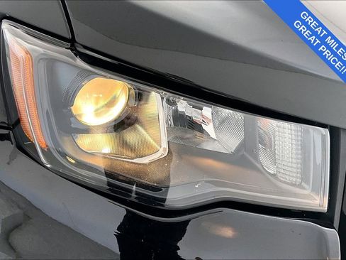 Used 2021 Jeep Grand Cherokee Laredo X image 38