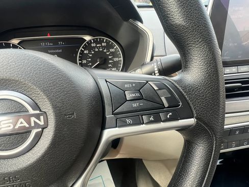 Used 2024 Nissan Altima 2.5 SV FWD image 21