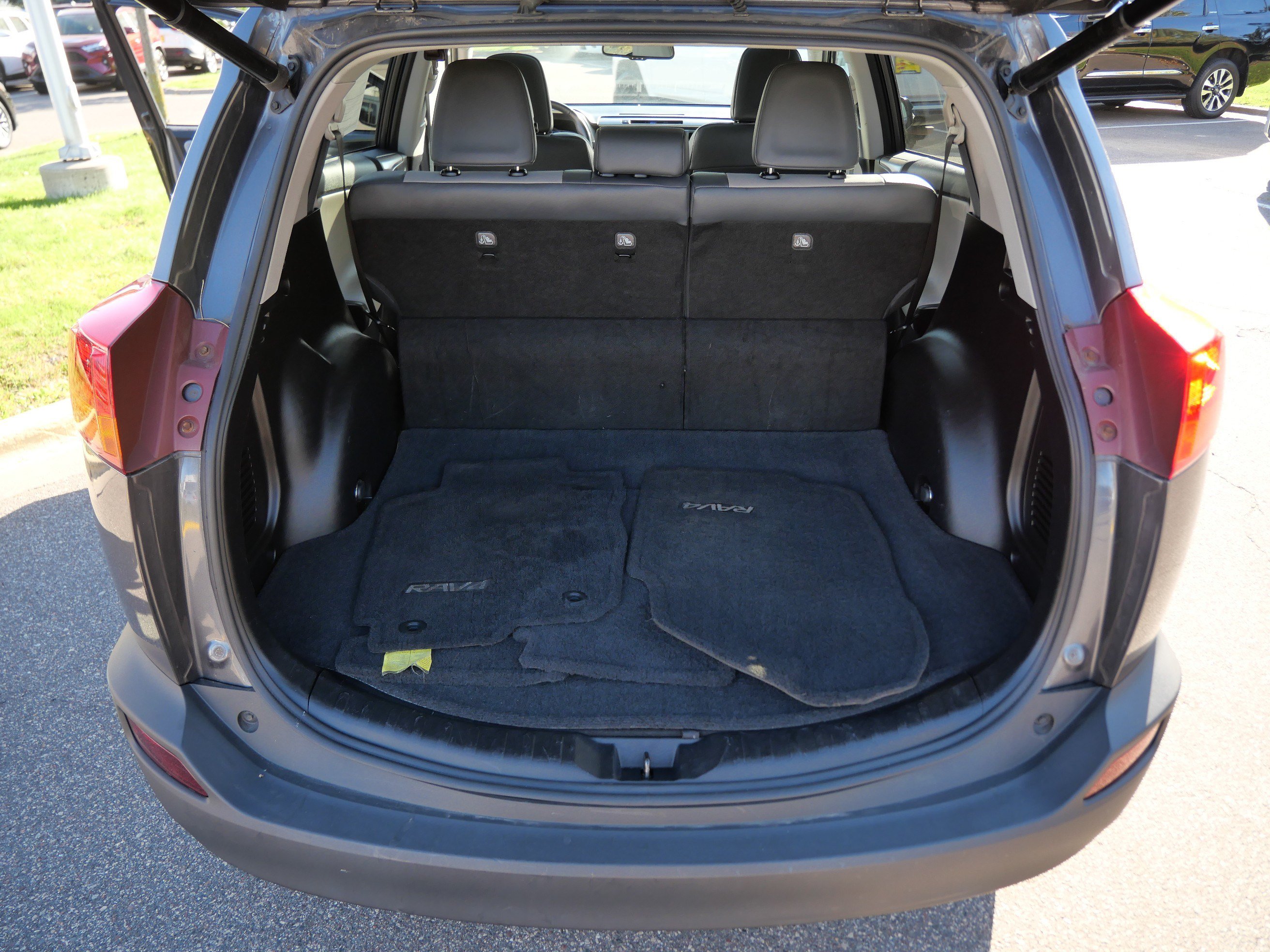 Used 2014 Toyota RAV4 Limited w/ Technology Package AWD/4WD image 18
