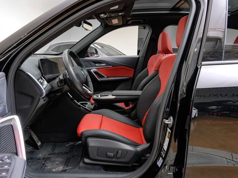 Used 2025 BMW X1 xDrive28i image 4