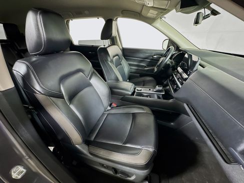 Used 2024 Nissan Pathfinder SL w/ Black Appearance Package AWD/4WD image 27
