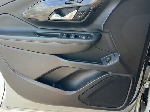 Used 2021 GMC Terrain SLT w/ Elevation Edition image 24