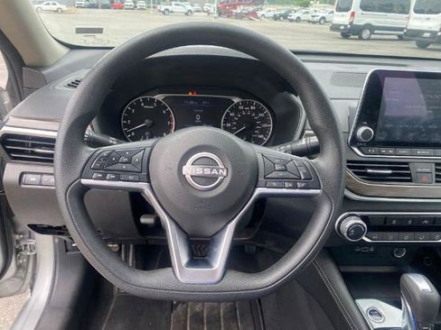 Used 2023 Nissan Altima 2.5 SV FWD image 18