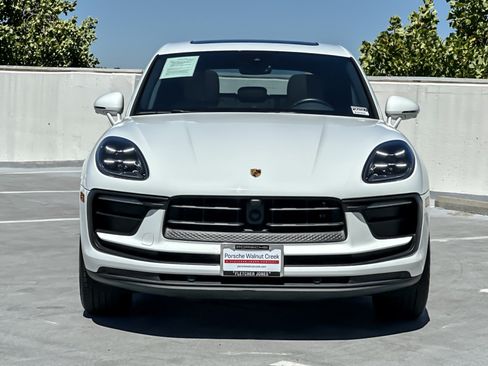 Certified 2023 Porsche Macan AWD/4WD image 11
