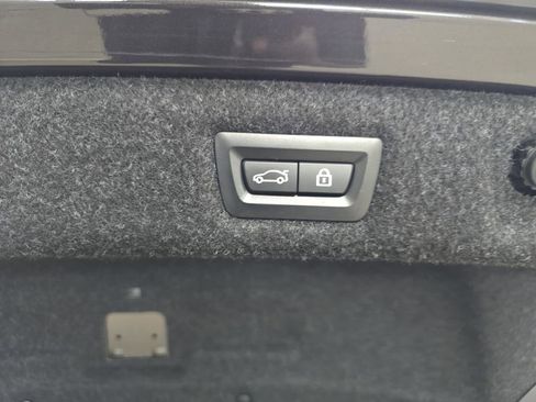 Used 2022 BMW 530e w/ Convenience Package image 28