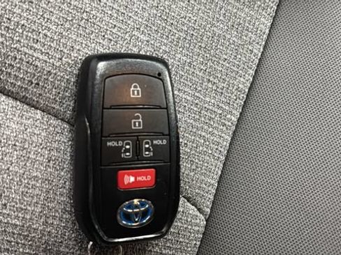Used 2025 Toyota Sienna LE AWD/4WD image 20