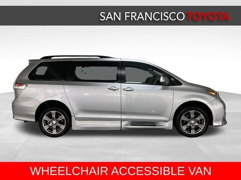 Used 2017 Toyota Sienna SE image 11