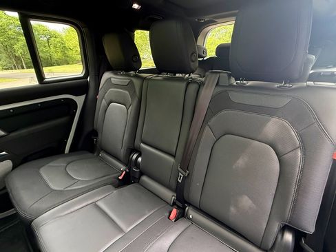 Used 2023 Land Rover Defender 130 X-Dynamic SE AWD/4WD image 31