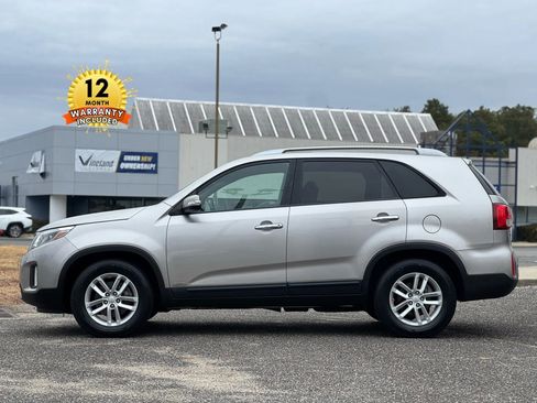 Used 2015 Kia Sorento LX image 4