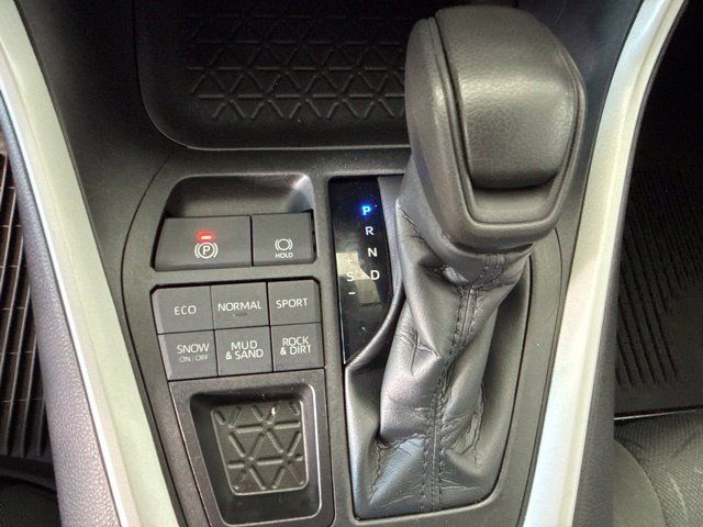 Used 2021 Toyota RAV4 XLE AWD/4WD image 21