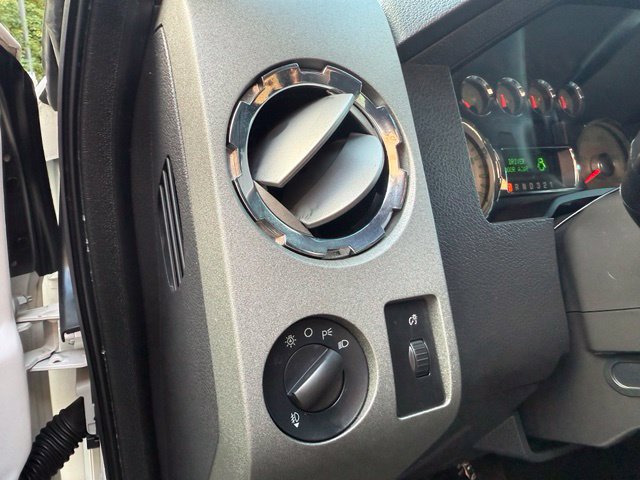 Used 2010 Ford F350 4x4 Crew Cab Super Duty image 22