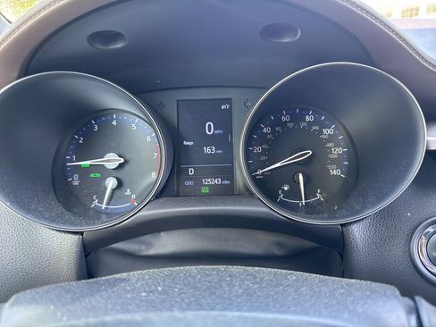 Used 2019 Toyota C-HR Limited image 10