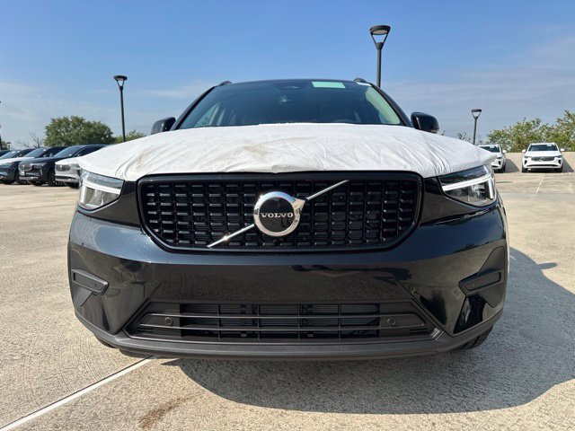 New 2026 Volvo XC40 B5 Core w/ Climate Package AWD/4WD image 2