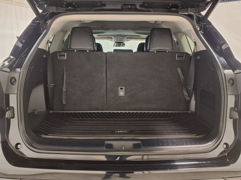 Used 2023 Toyota Highlander XLE image 29