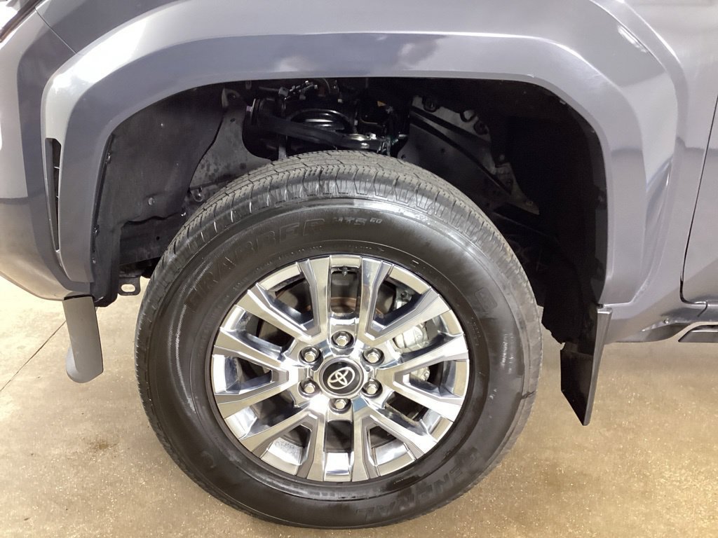 Used 2024 Toyota Tacoma Limited w/ Limited Package (LT) AWD/4WD image 27