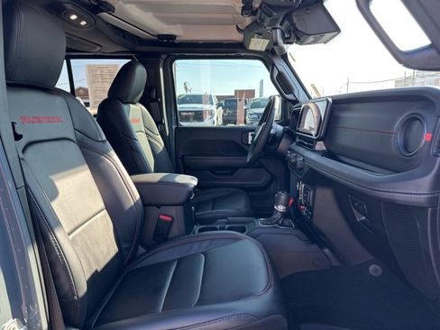 Used 2025 Jeep Gladiator Rubicon w/ Safety Group image 18