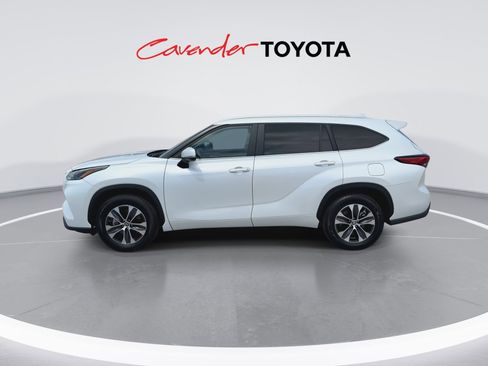 Used 2023 Toyota Highlander XLE FWD image 5