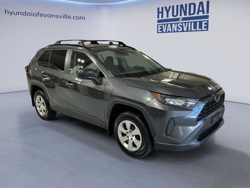 Used 2021 Toyota RAV4 LE AWD/4WD image 2