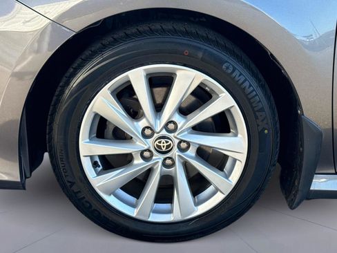 Used 2021 Toyota Camry LE image 11