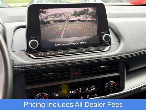 Used 2025 Nissan Rogue SV AWD/4WD image 11