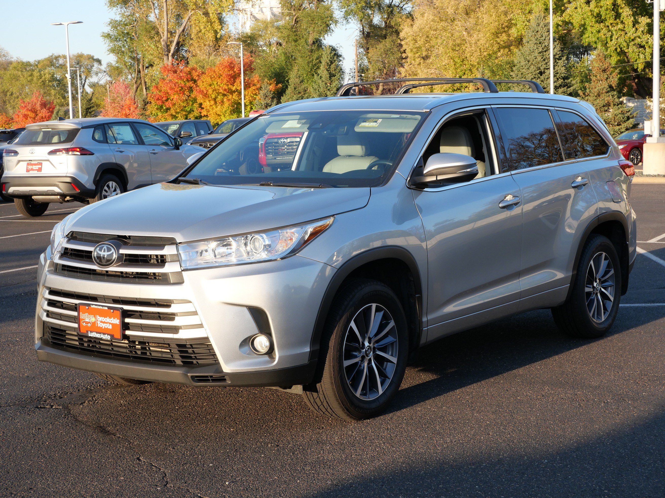 Certified 2018 Toyota Highlander XLE w/ Carpet Mat Package (TMS) AWD/4WD image 2