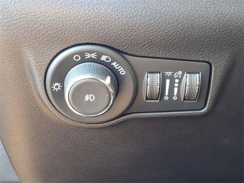 Certified 2022 Jeep Compass Altitude image 28