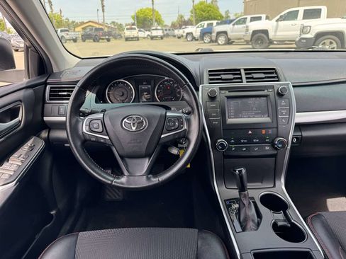 Used 2016 Toyota Camry SE image 22