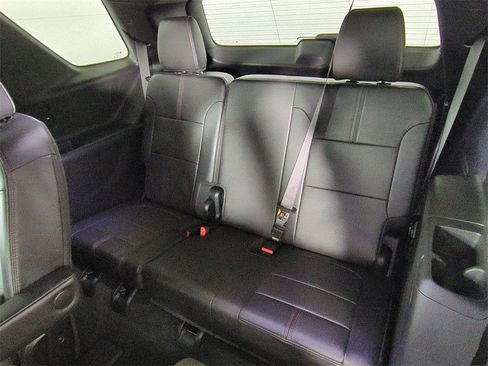 Used 2023 Chevrolet Traverse RS image 35