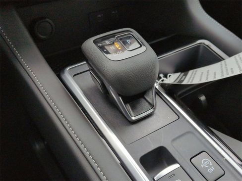 New 2025 Nissan Pathfinder SV image 11