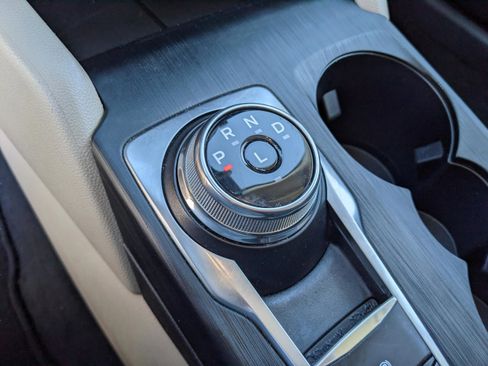 Used 2022 Ford Escape SE image 30