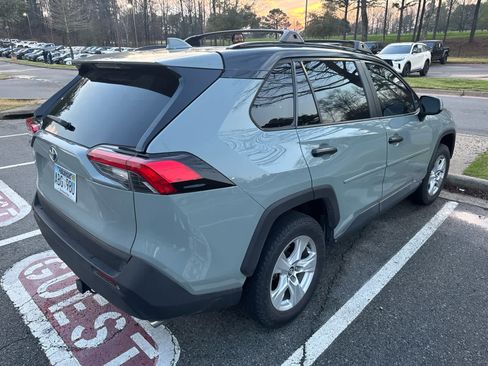 Used 2020 Toyota RAV4 XLE w/ Convenience Package image 8