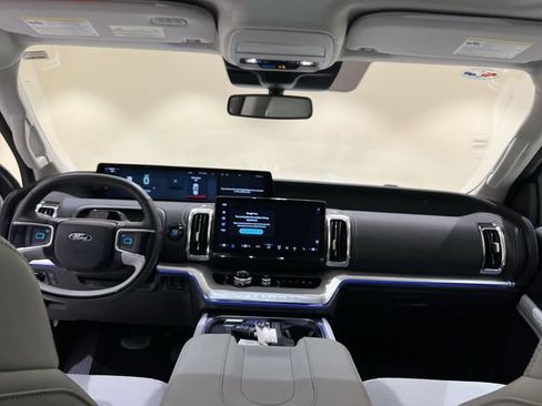 Certified 2025 Ford Expedition Max Platinum w/ Driver's Package AWD/4WD image 20