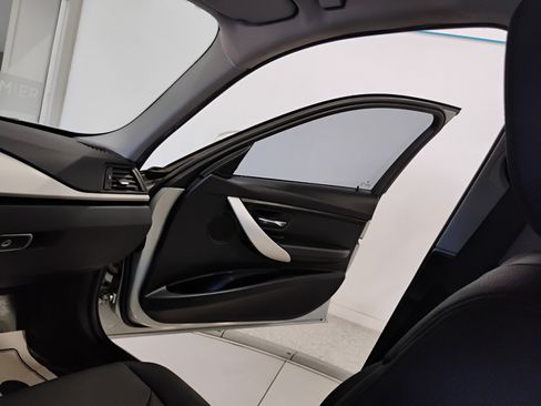 Used 2017 BMW 320i Sedan image 32