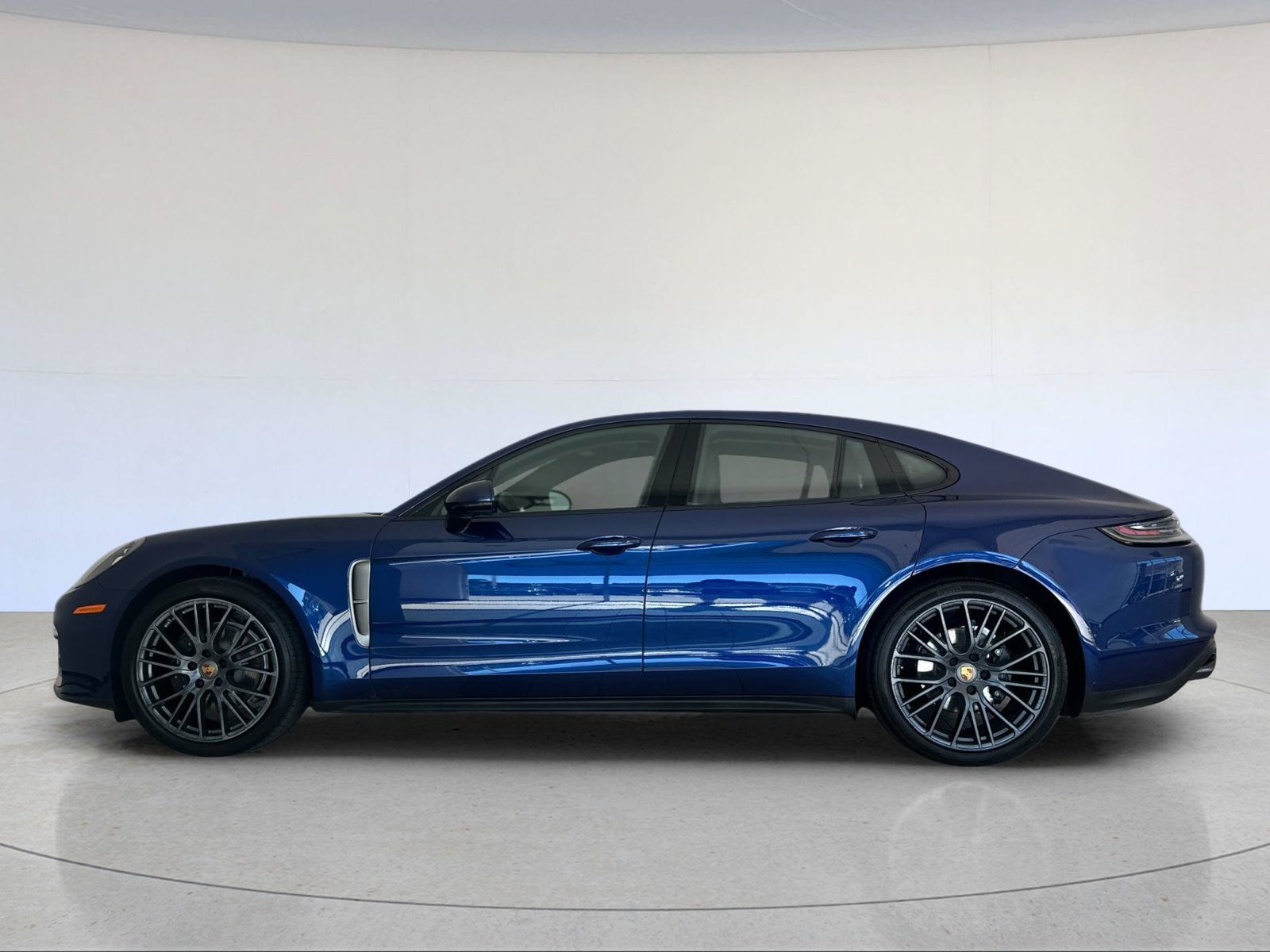 Certified 2023 Porsche Panamera Platinum Edition w/ Assistance Package RWD image 2