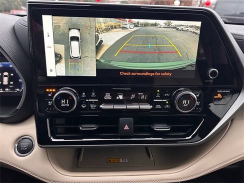 Used 2025 Toyota Highlander Limited image 24