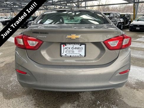 Used 2018 Chevrolet Cruze LT image 4