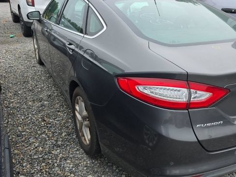 Used 2016 Ford Fusion SE w/ Equipment Group 202A FWD image 8