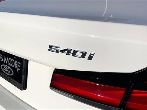 Used 2023 BMW 540i w/ Premium Package image 28