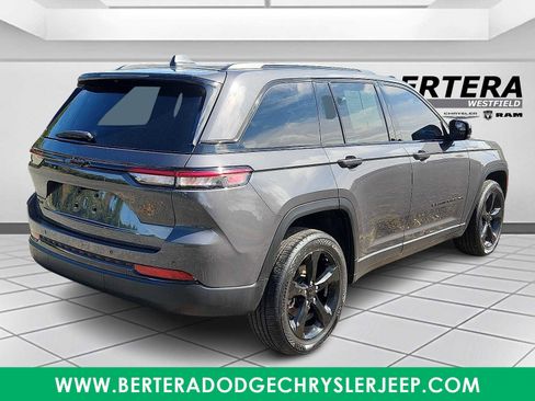 Used 2022 Jeep Grand Cherokee Altitude image 6
