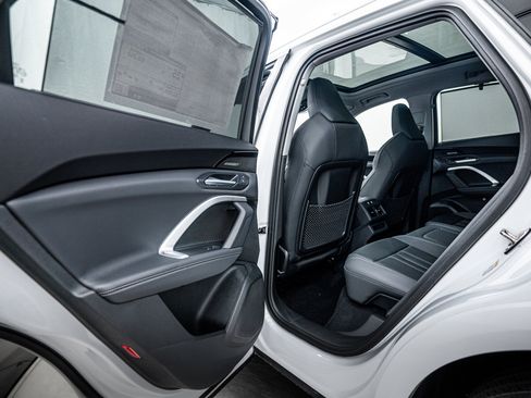 New 2025 Audi Q5 Premium Plus image 17