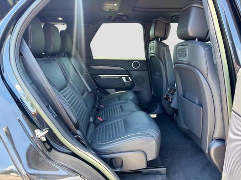 Used 2023 Land Rover Discovery Metropolitan Edition AWD/4WD image 28