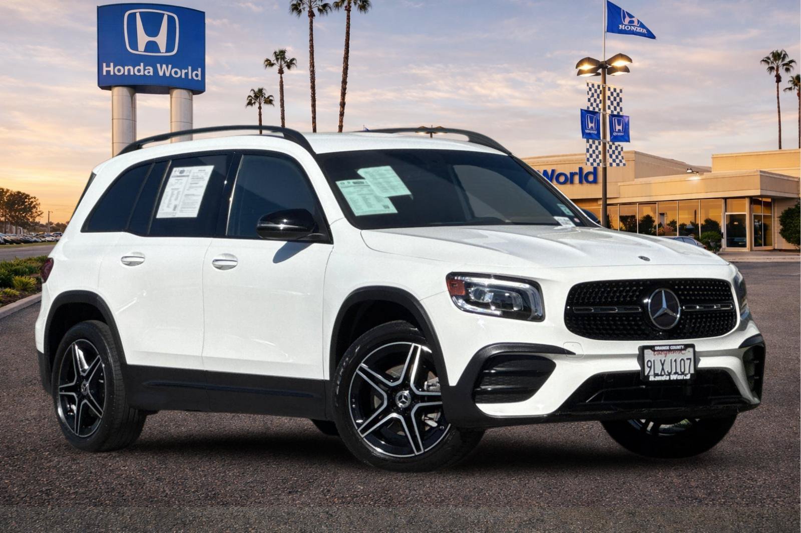 Used 2023 Mercedes-Benz GLB 250 image 2