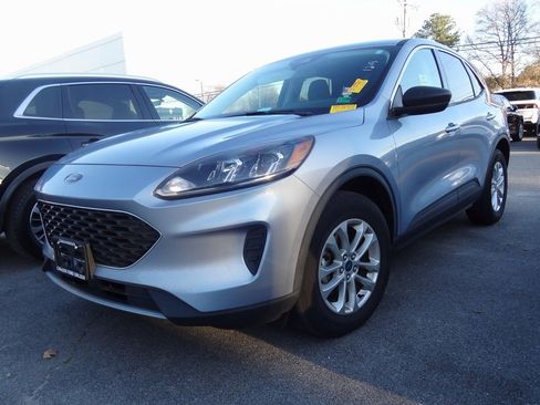 Used 2022 Ford Escape SE image 3