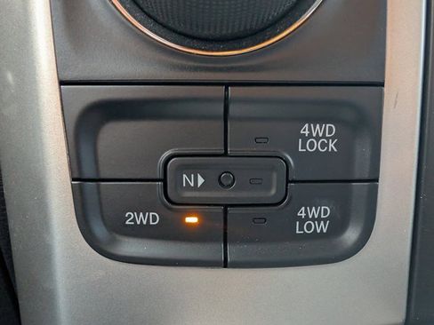 Used 2018 RAM 1500 SLT image 26