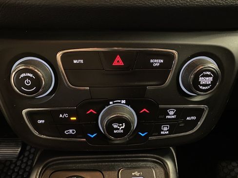 Used 2019 Jeep Compass Trailhawk AWD/4WD image 37